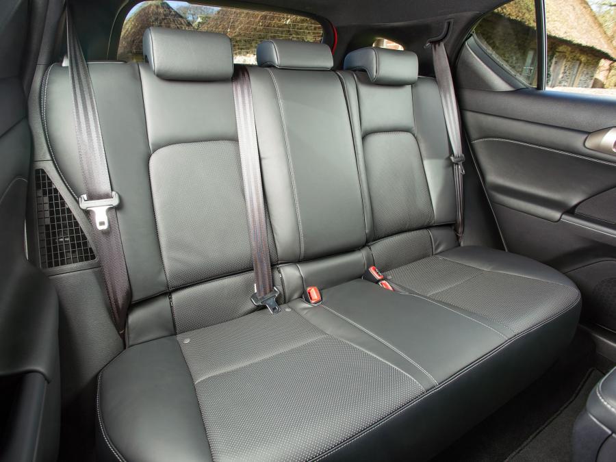  Lexus CT200h F-Sport 2014 года  (UK) (фото 13 из 23)